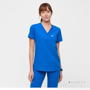 Figs blue one pocket scrub top size small